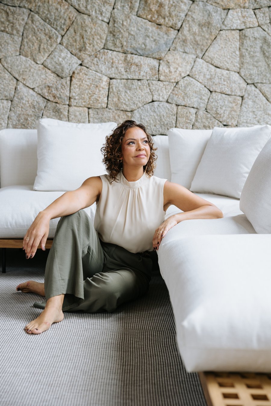 Débora Parreira em momento editorial